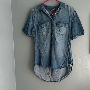 Lightweight chambray top